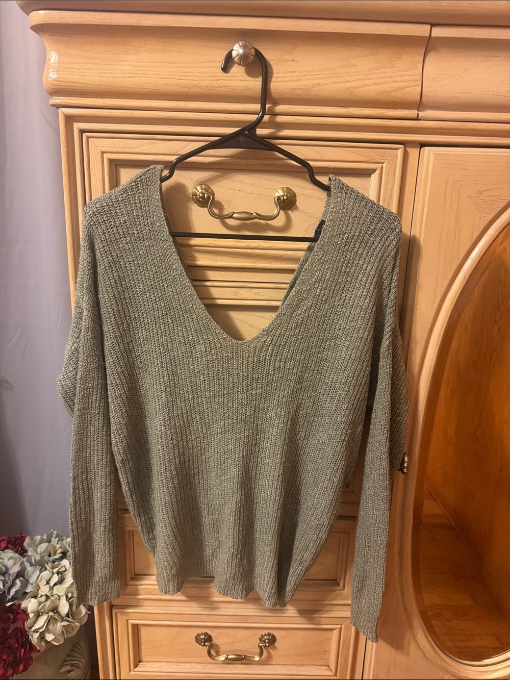 Moon & Madison Olive V-Neck Open Back Ribbed Knit Sweater